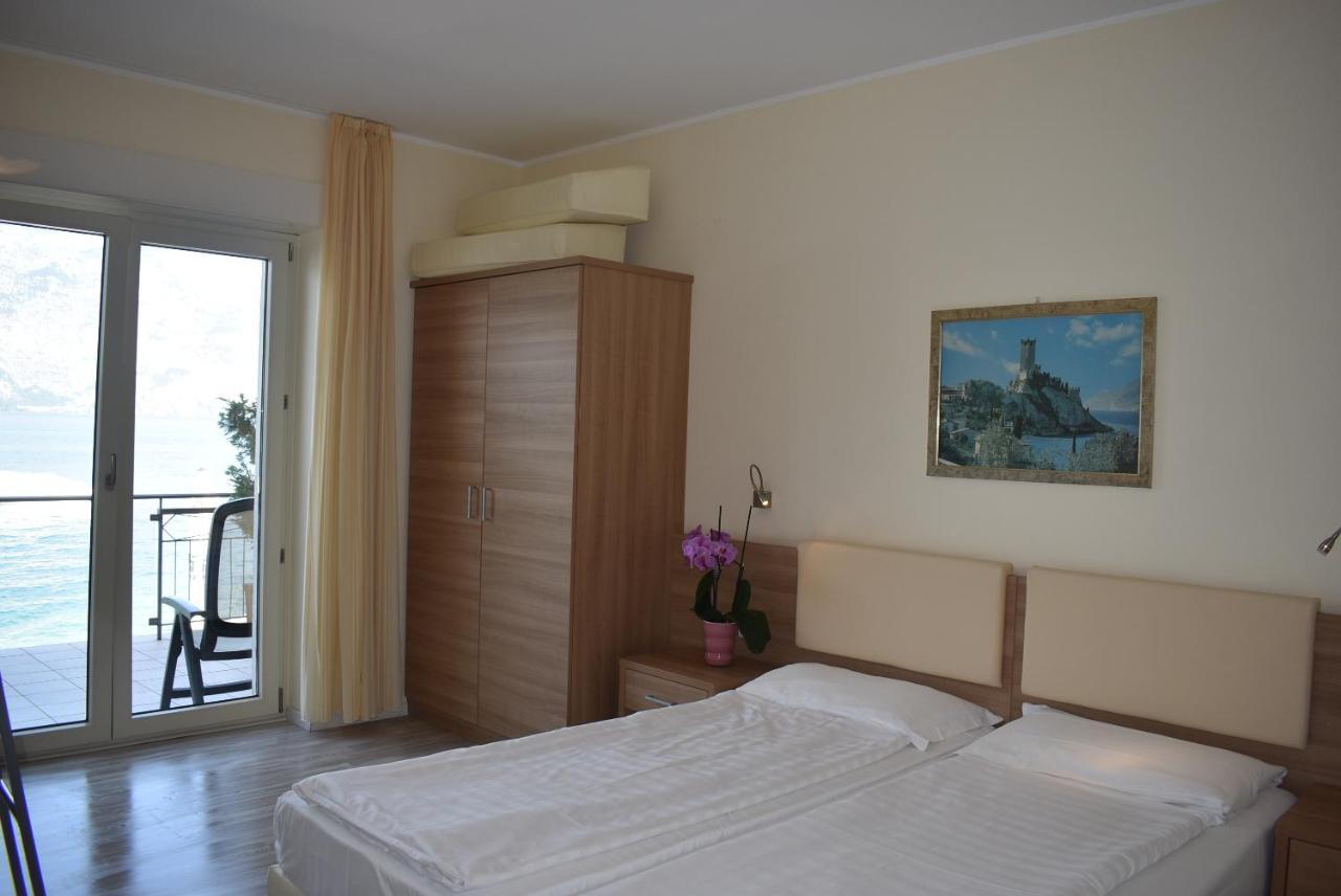 Hotel Garni Vela D'Oro Бренцоне-суль-Гарда Экстерьер фото