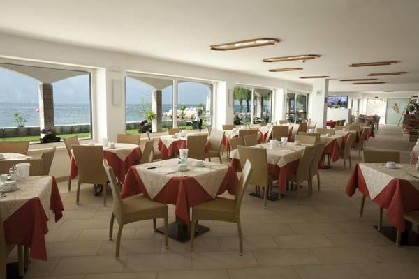 Hotel Garni Vela D'Oro Бренцоне-суль-Гарда Экстерьер фото