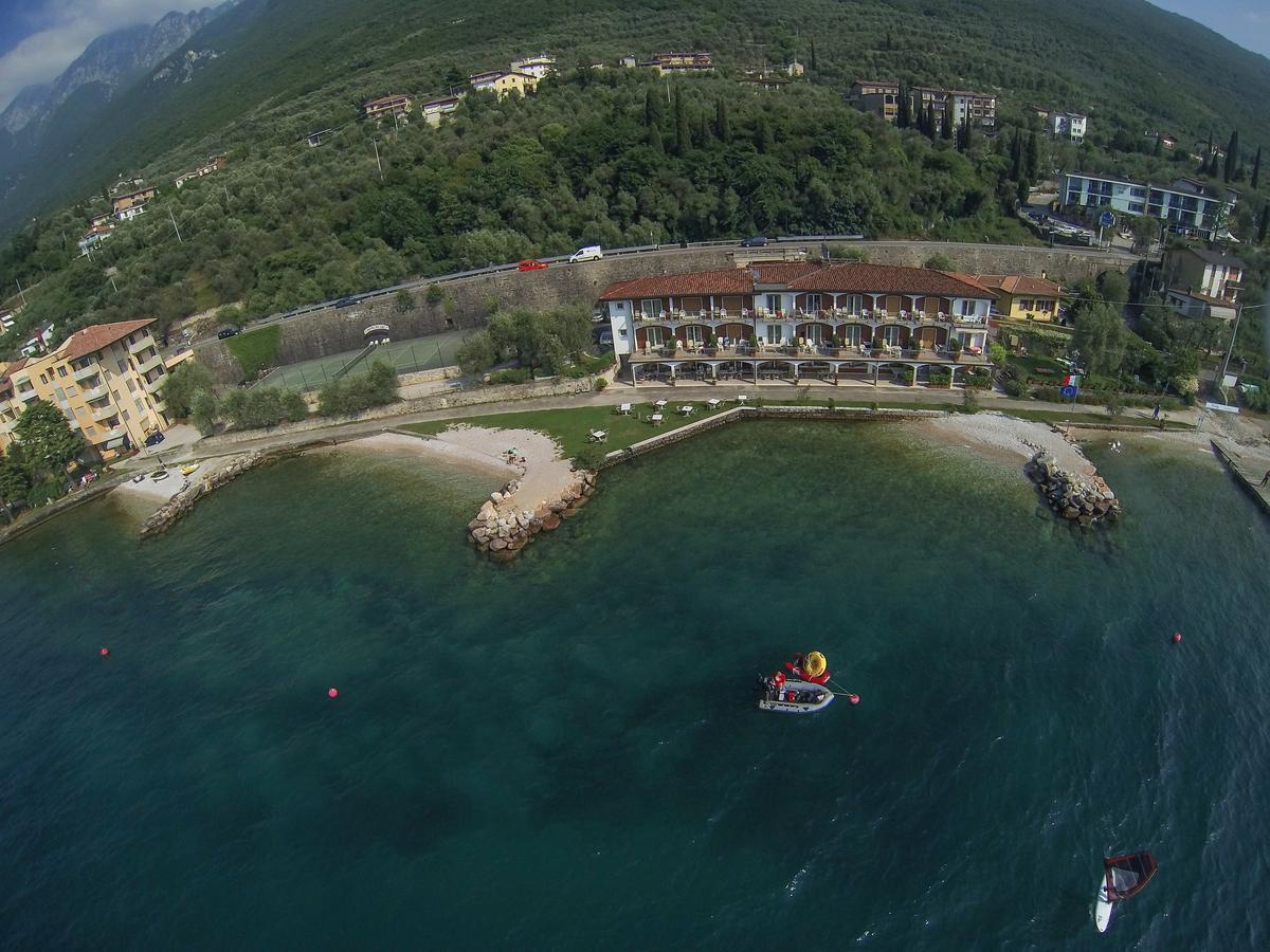 Hotel Garni Vela D'Oro Бренцоне-суль-Гарда Экстерьер фото