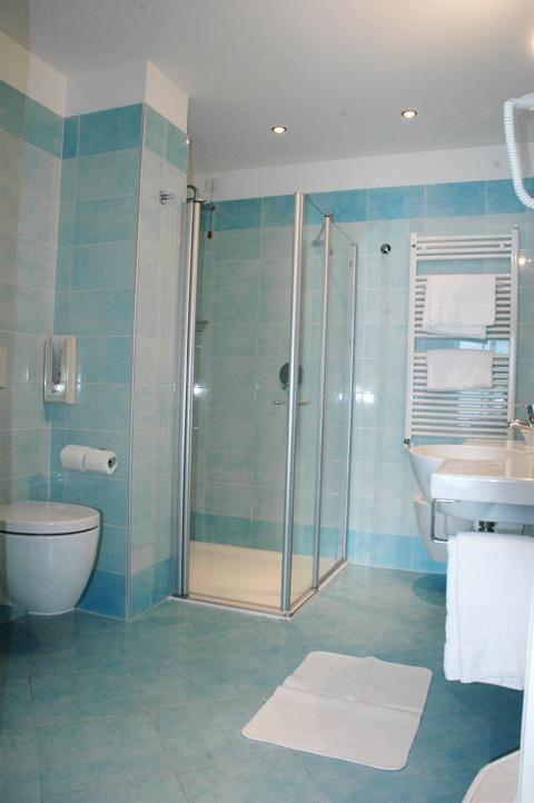 Hotel Garni Vela D'Oro Бренцоне-суль-Гарда Экстерьер фото