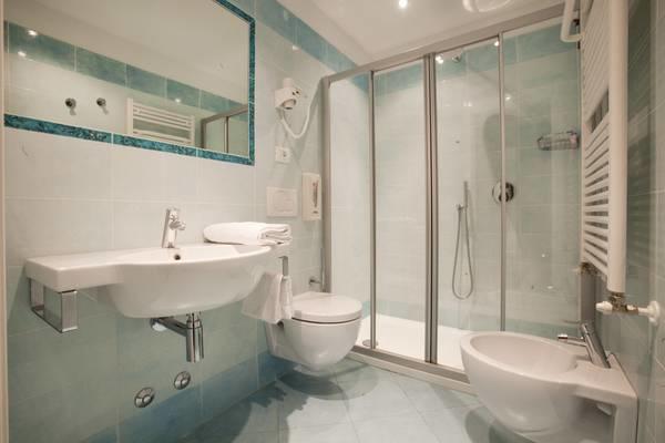 Hotel Garni Vela D'Oro Бренцоне-суль-Гарда Экстерьер фото