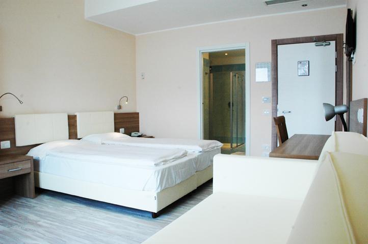Hotel Garni Vela D'Oro Бренцоне-суль-Гарда Экстерьер фото