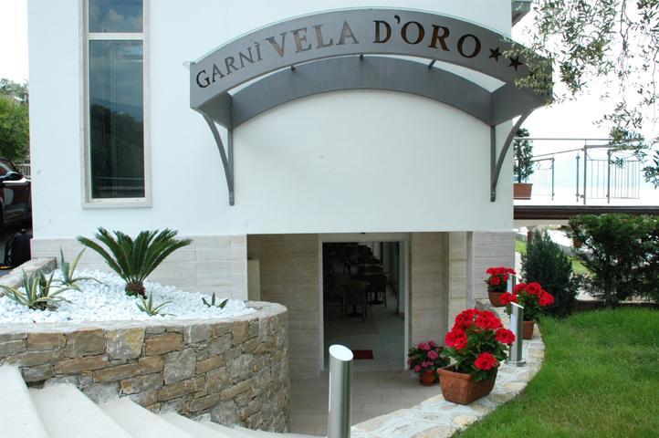 Hotel Garni Vela D'Oro Бренцоне-суль-Гарда Экстерьер фото