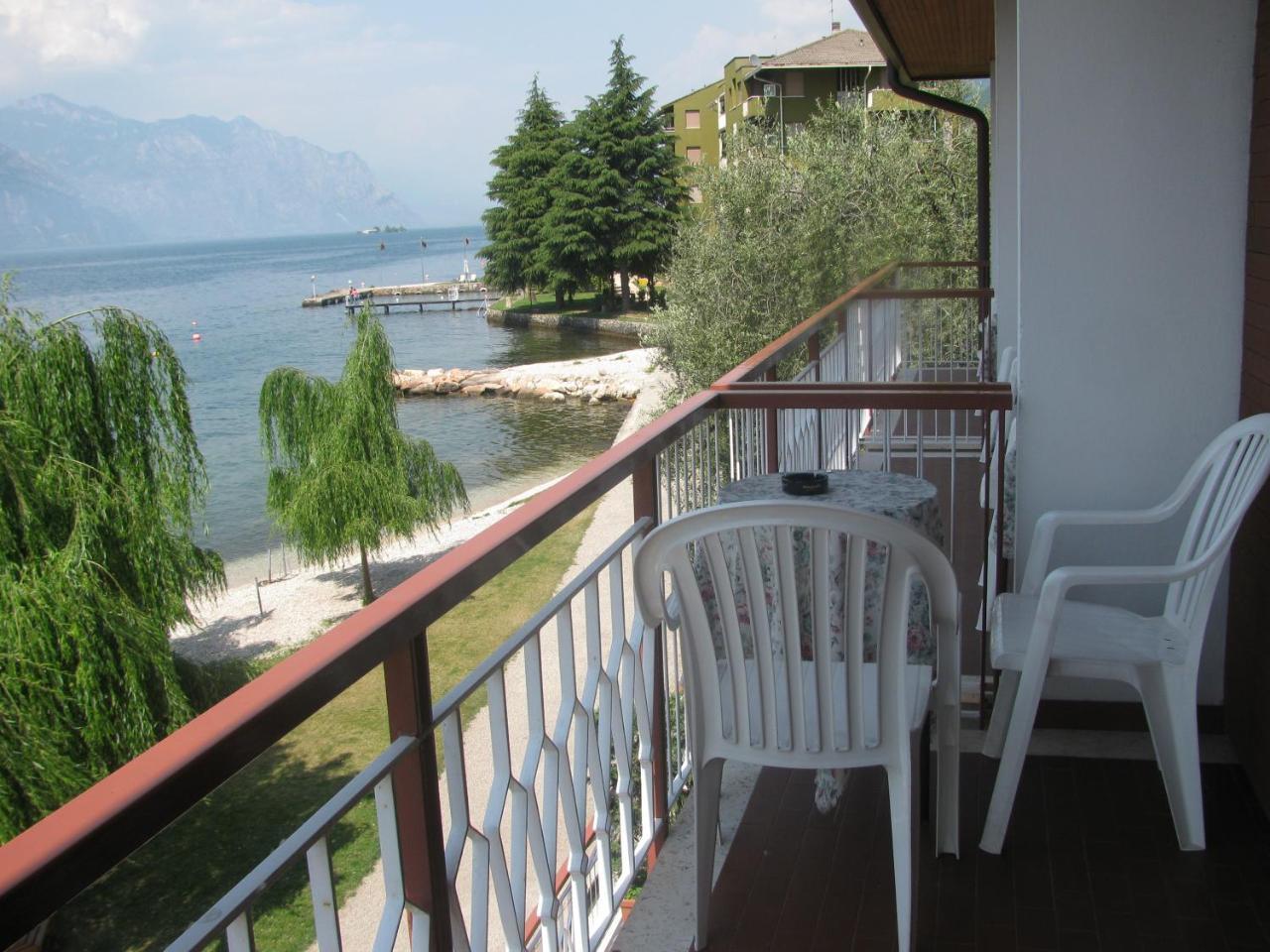Hotel Garni Vela D'Oro Бренцоне-суль-Гарда Экстерьер фото