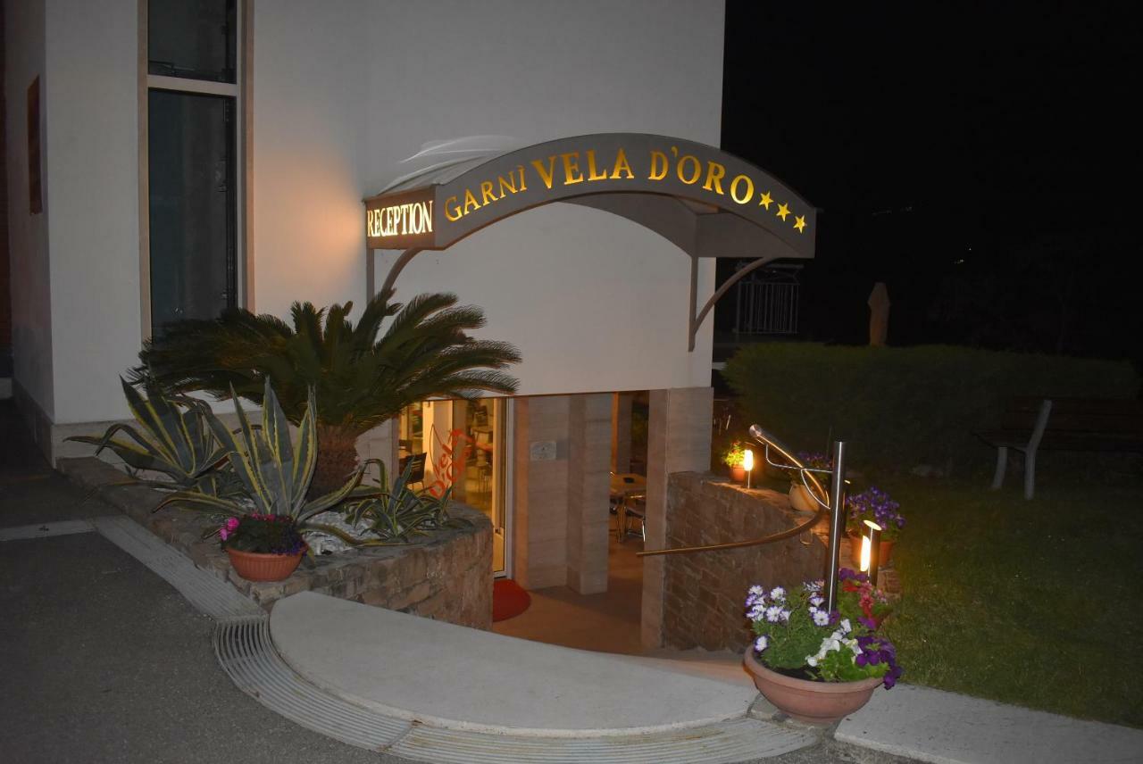 Hotel Garni Vela D'Oro Бренцоне-суль-Гарда Экстерьер фото